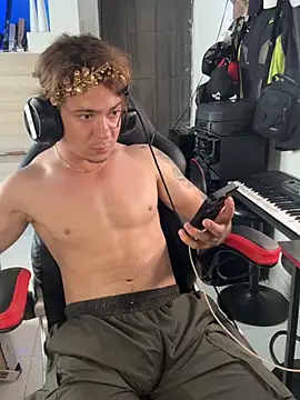 AngelLatinBoy live cam on StripChat