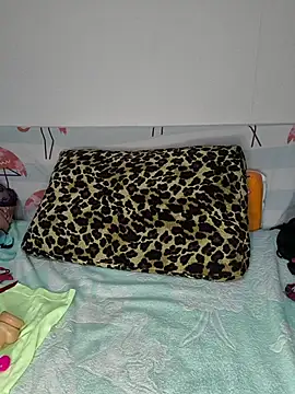 Rosa_Yulia live cam on StripChat