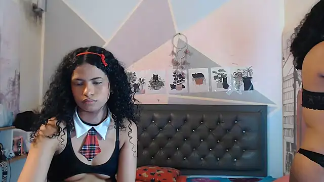 Adut_Akech live cam on StripChat