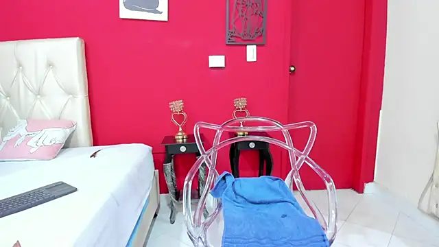 Rebecca_Milf live cam on StripChat