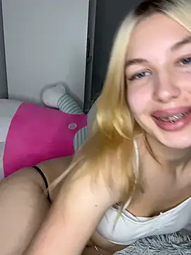 MilaaXOO webcam