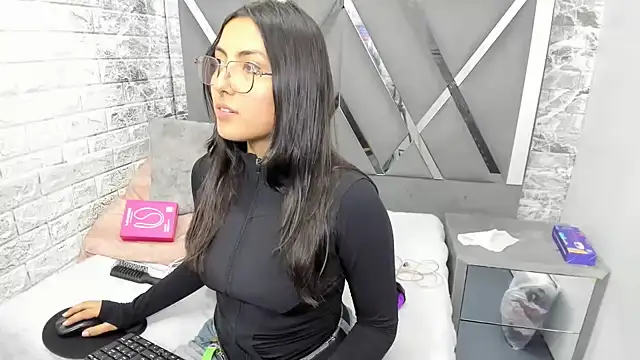 Circeh live cam on StripChat