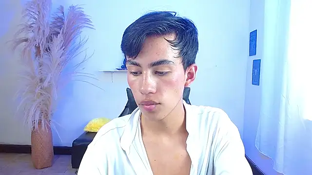 angelocum18 live cam on StripChat