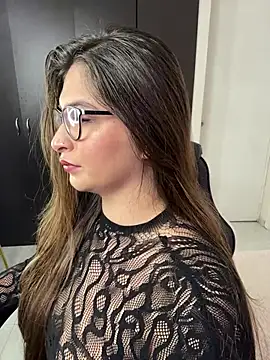 adara_lennox live cam on StripChat