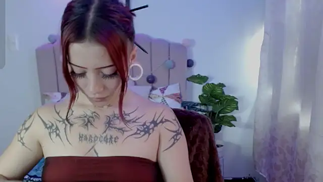 Victoria-Moon live cam on StripChat