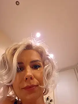 AureliaDoux live cam on StripChat