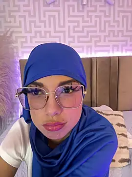 naishaa_ live cam on StripChat