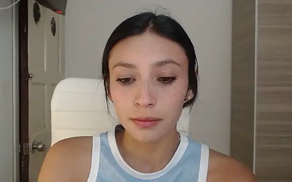 Salomesweet02 live cam on StripChat