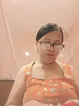 Chilly-wet live cam on StripChat