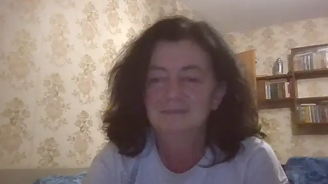 GypsiQueen2 live cam on StripChat