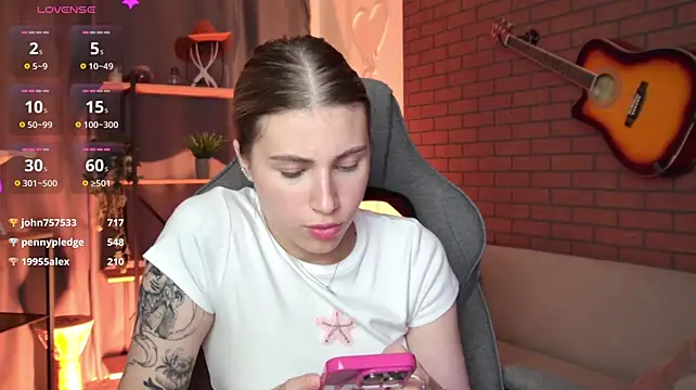 EllieCutes live cam on StripChat