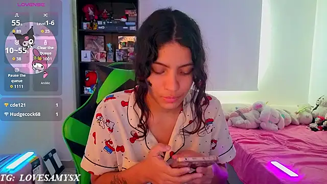 Lovelyamyy live cam on StripChat
