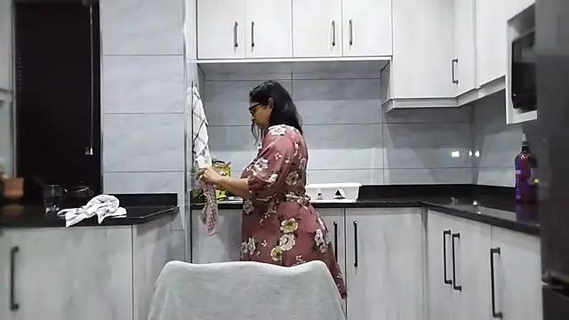Indiankushy live cam on StripChat