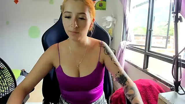 Ginger_Sweetty live cam on StripChat