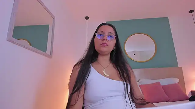 lucy_blue28 live cam on StripChat