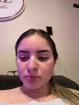 imlindapink live cam on StripChat