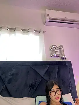 Lily_Woodz live cam on StripChat