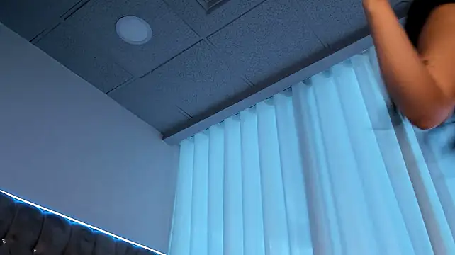 Maddyluxe live cam on StripChat