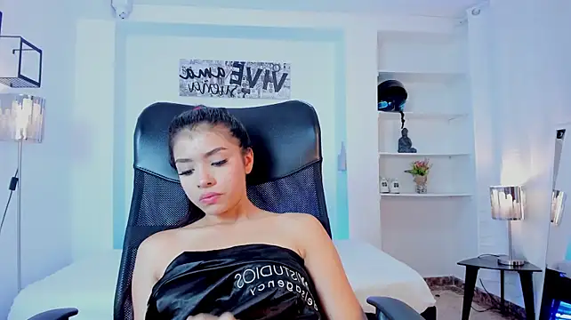 mily_Lopez live cam on StripChat