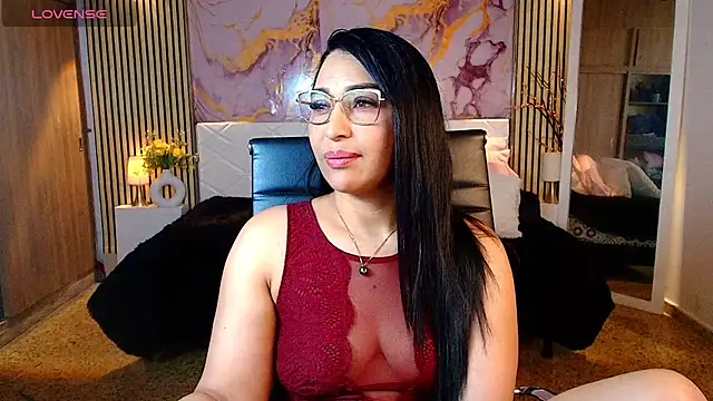 IvyShine7 live cam on StripChat