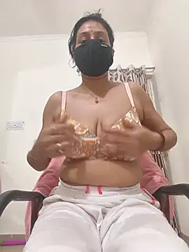 ravi_10o live cam on StripChat