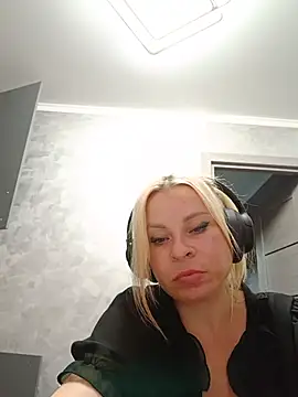 Valentina1715 live cam on StripChat