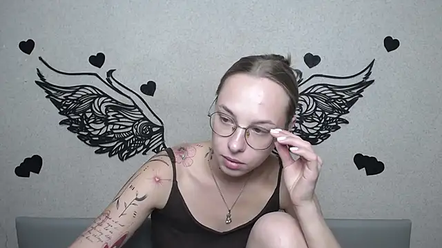 SteshaGlass live cam on StripChat