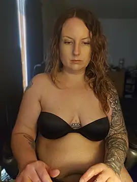 TattedMamaXOXO live cam on StripChat