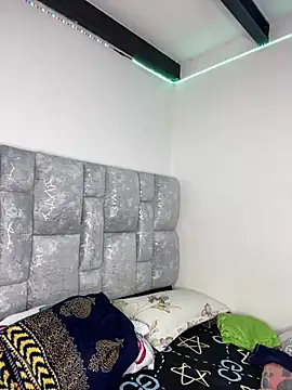 MiaLund2 live cam on StripChat