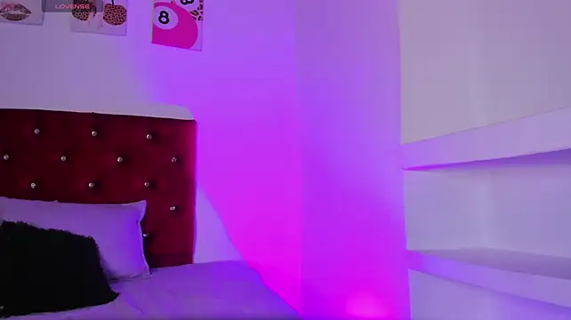 kittymonroe1 live cam on StripChat