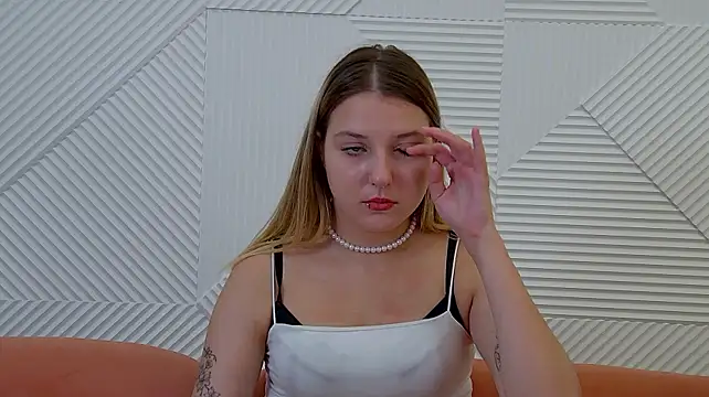 TinnaBurton live cam on StripChat