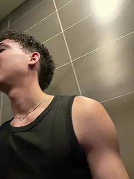 yoursexyjose live cam on StripChat