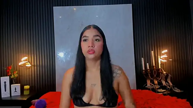 MiaWolton live cam on StripChat
