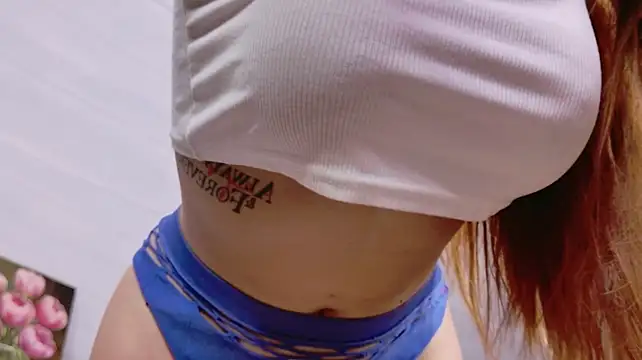 Lunavira live cam on StripChat