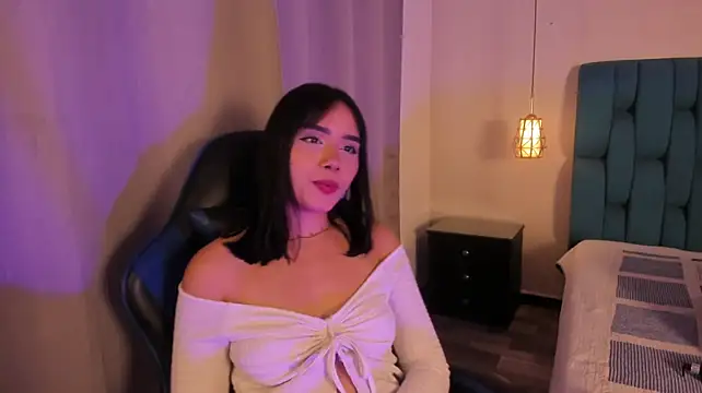 Mila__Fire live cam on StripChat