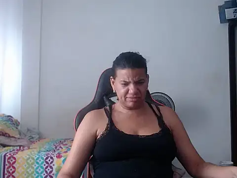Adriana_0312 live cam on StripChat