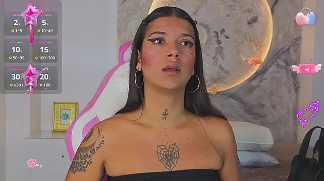 CoralRigan live cam on StripChat