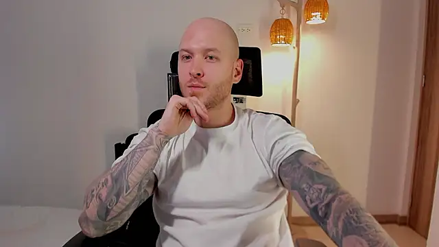 Adam_Meyer10 live cam on StripChat