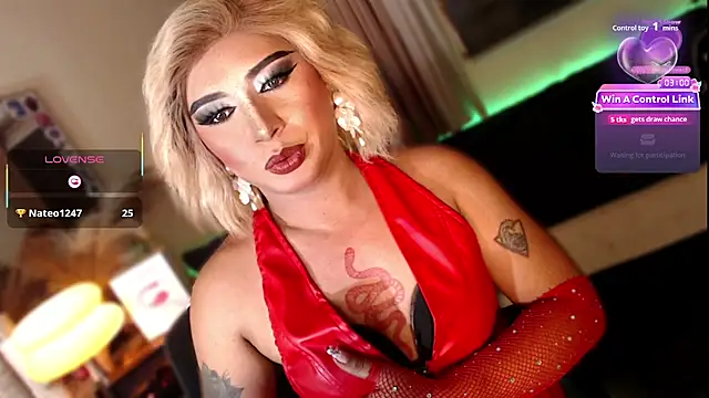 Holly_DiorJadoreTS live cam on StripChat