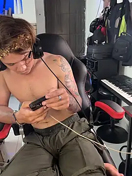 AngelLatinBoy live cam on StripChat