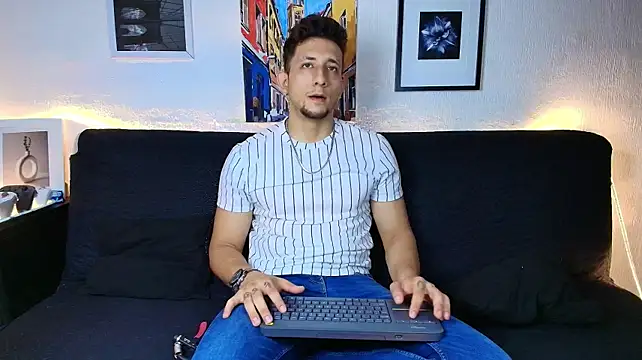 SR_EMILIOCUM live cam on StripChat