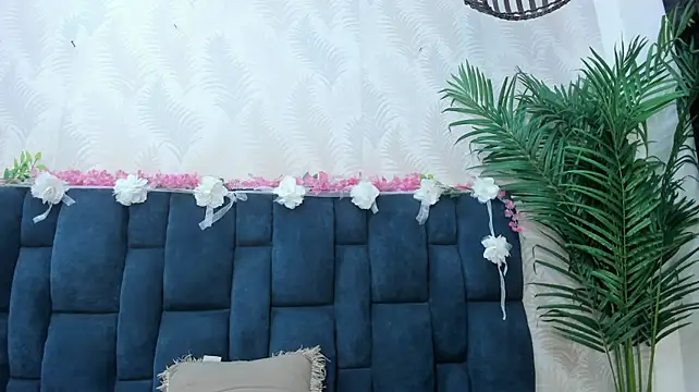 Melody_Megann live cam on StripChat