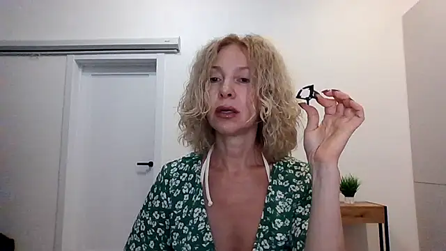 Vireliabo live cam on StripChat