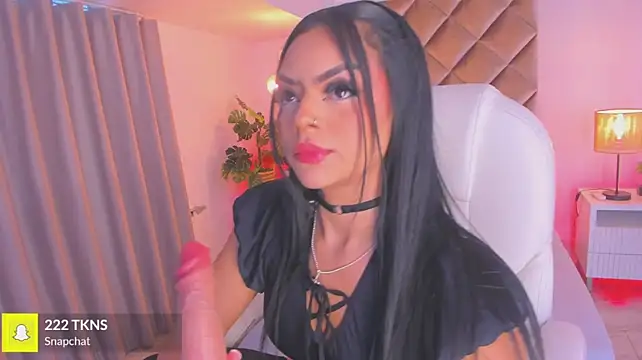 malaia_hills live sex cam