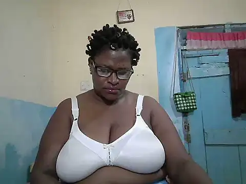 sexy_bigboobss live cam on StripChat