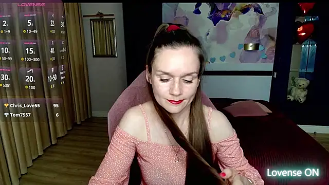 AriaGray live cam on StripChat