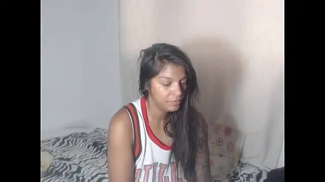 Latin-Meg live cam on StripChat
