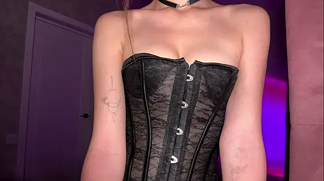 CarolynHale live cam on StripChat
