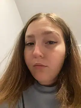 SweetyCute7 live cam on StripChat