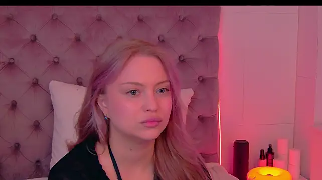 MyrHilton live cam on StripChat